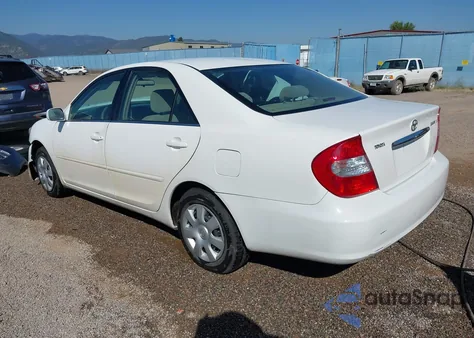 2004 Toyota Camry Le z USA, uszkodzony, nr VIN 4T1BE32K74U349130